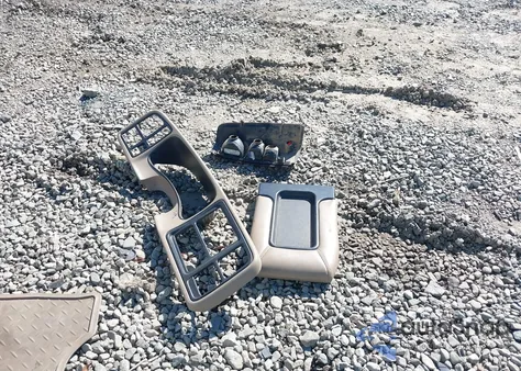 2004 Chevrolet Silverado 1500 Ls from USA, damaged, VIN 2GCEK19V141101532